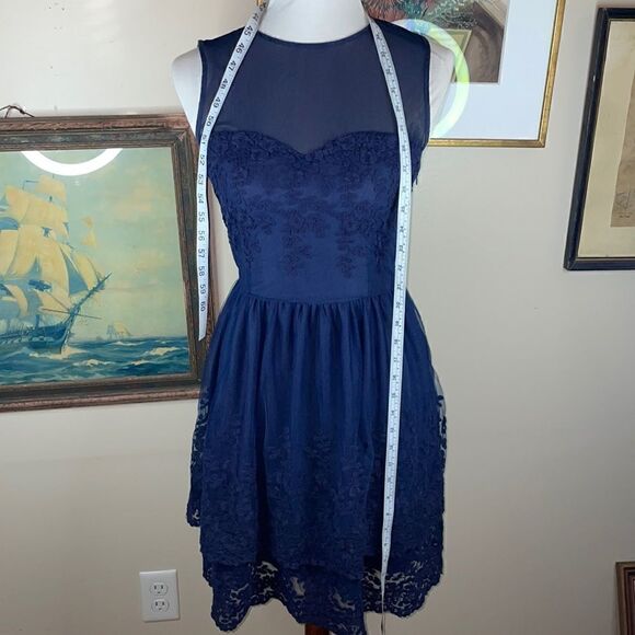 Annabella Deep Blue Floral Lace/Mesh Dress w/Sweetheart Neck (Size: Medium) - Picture 7 of 16